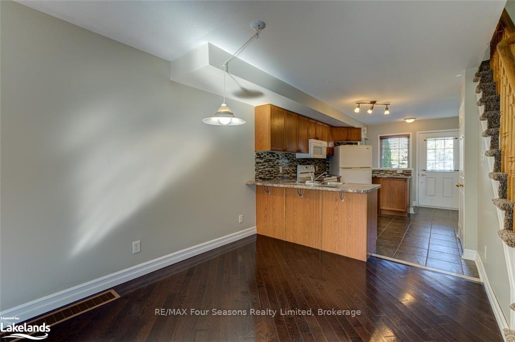 Photo 22 of 4 Royalton Lane, Collingwood — HOMEH