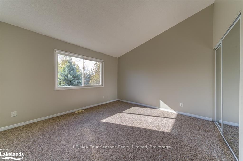 Photo 27 of 4 Royalton Lane, Collingwood — HOMEH