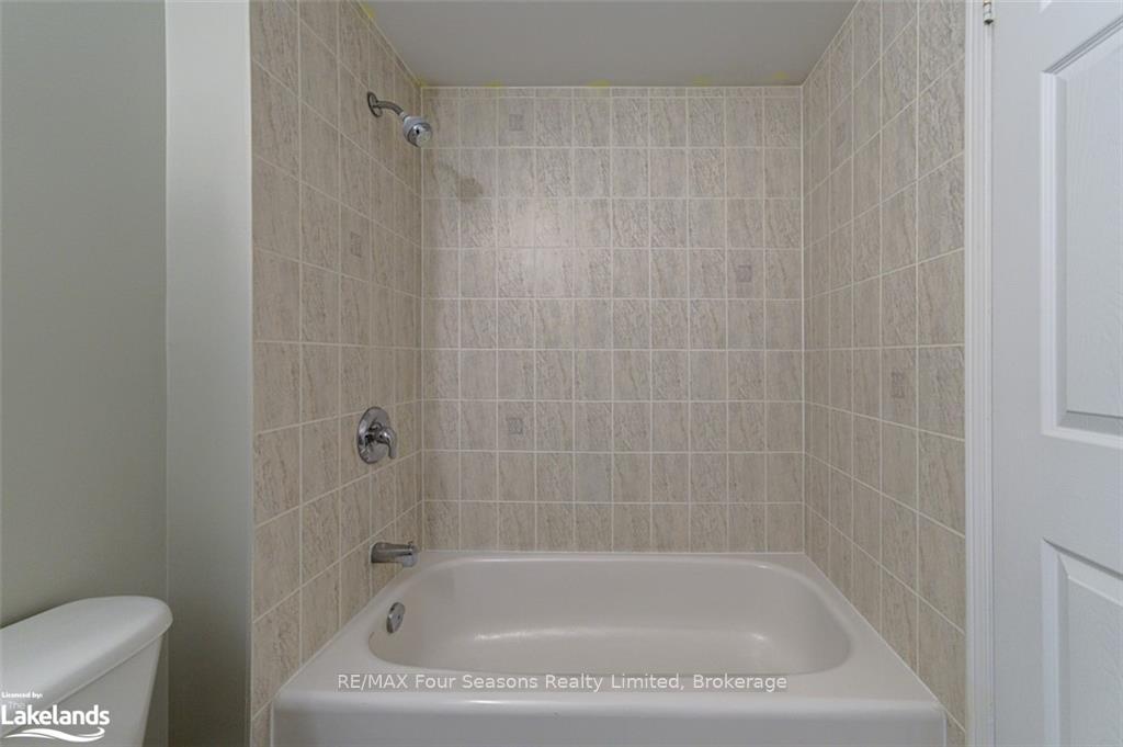 Photo 29 of 4 Royalton Lane, Collingwood — HOMEH