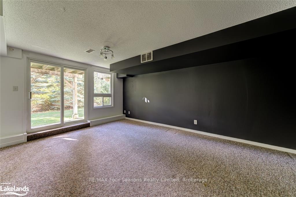 Photo 33 of 4 Royalton Lane, Collingwood — HOMEH