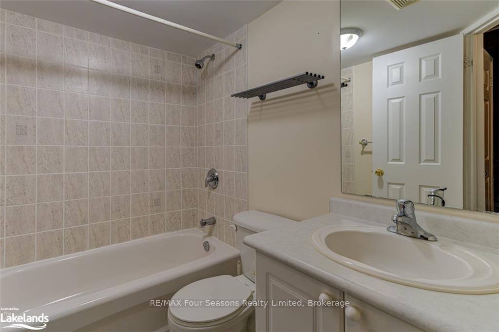 Photo 35 of 4 Royalton Lane, Collingwood — HOMEH