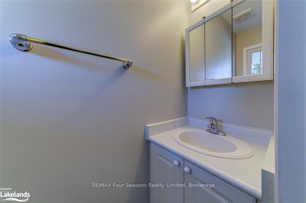 Photo 38 of 4 Royalton Lane, Collingwood — HOMEH