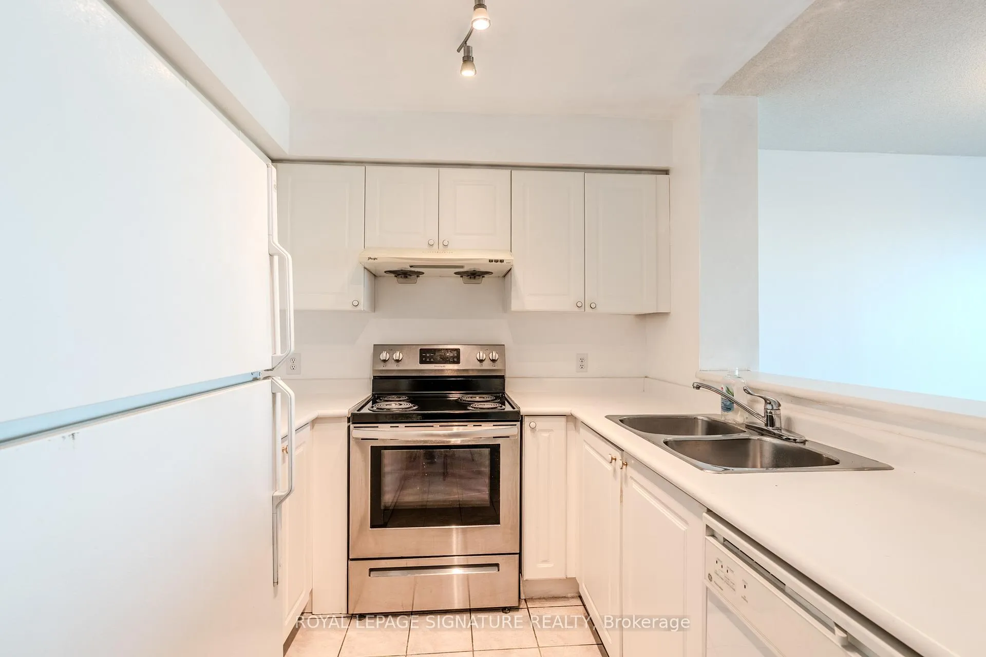 Photo 6 of Unit 1203, 1 Lee Centre Drive, Scarborough, Woburn — HOMEH