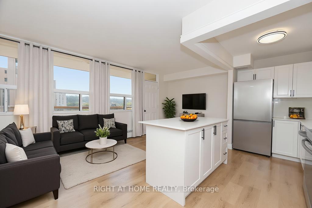 Photo 1 of Unit 605, 15 Nicklaus Drive, Hamilton, Vincent — HOMEH