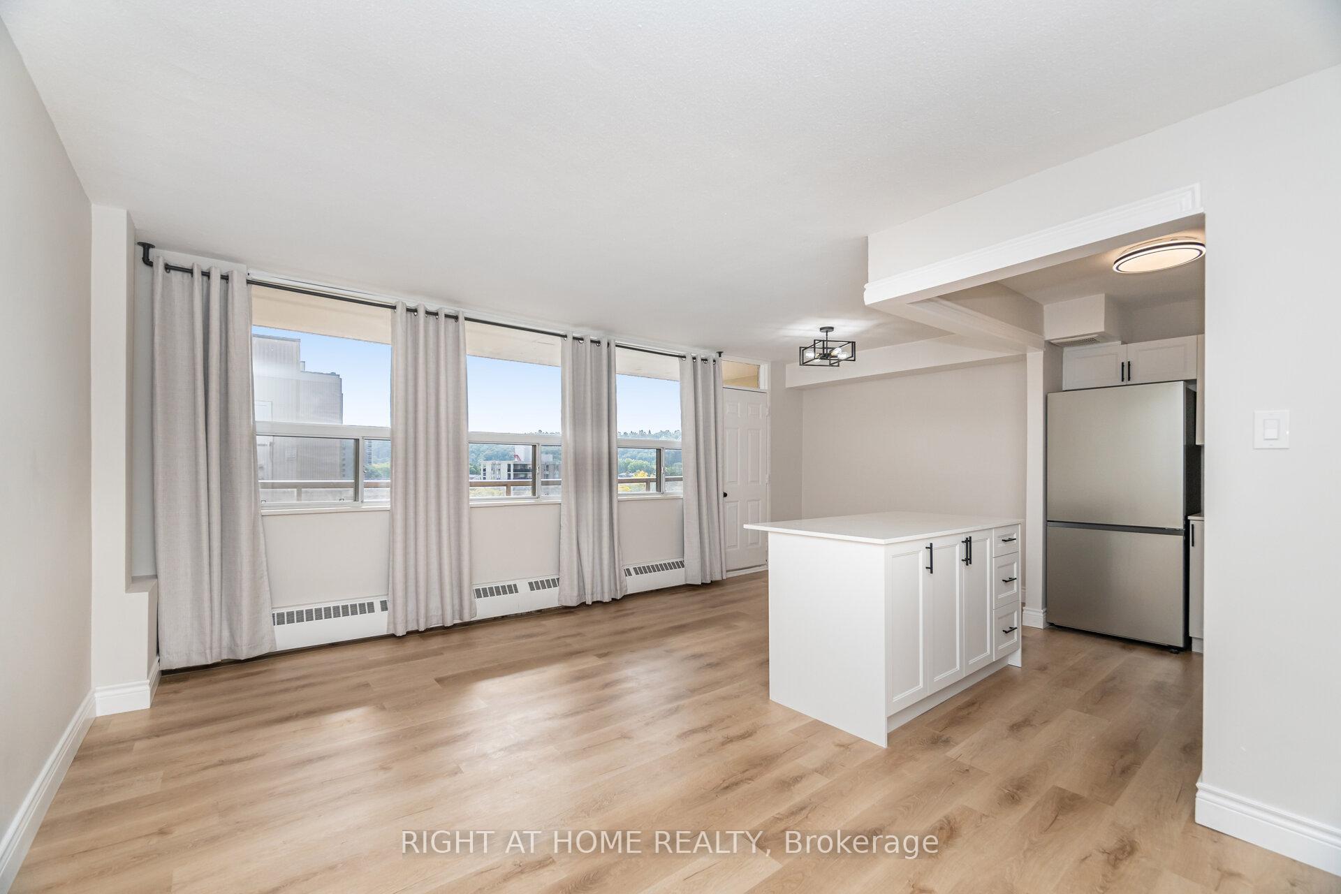 Photo 3 of Unit 605, 15 Nicklaus Drive, Hamilton, Vincent — HOMEH