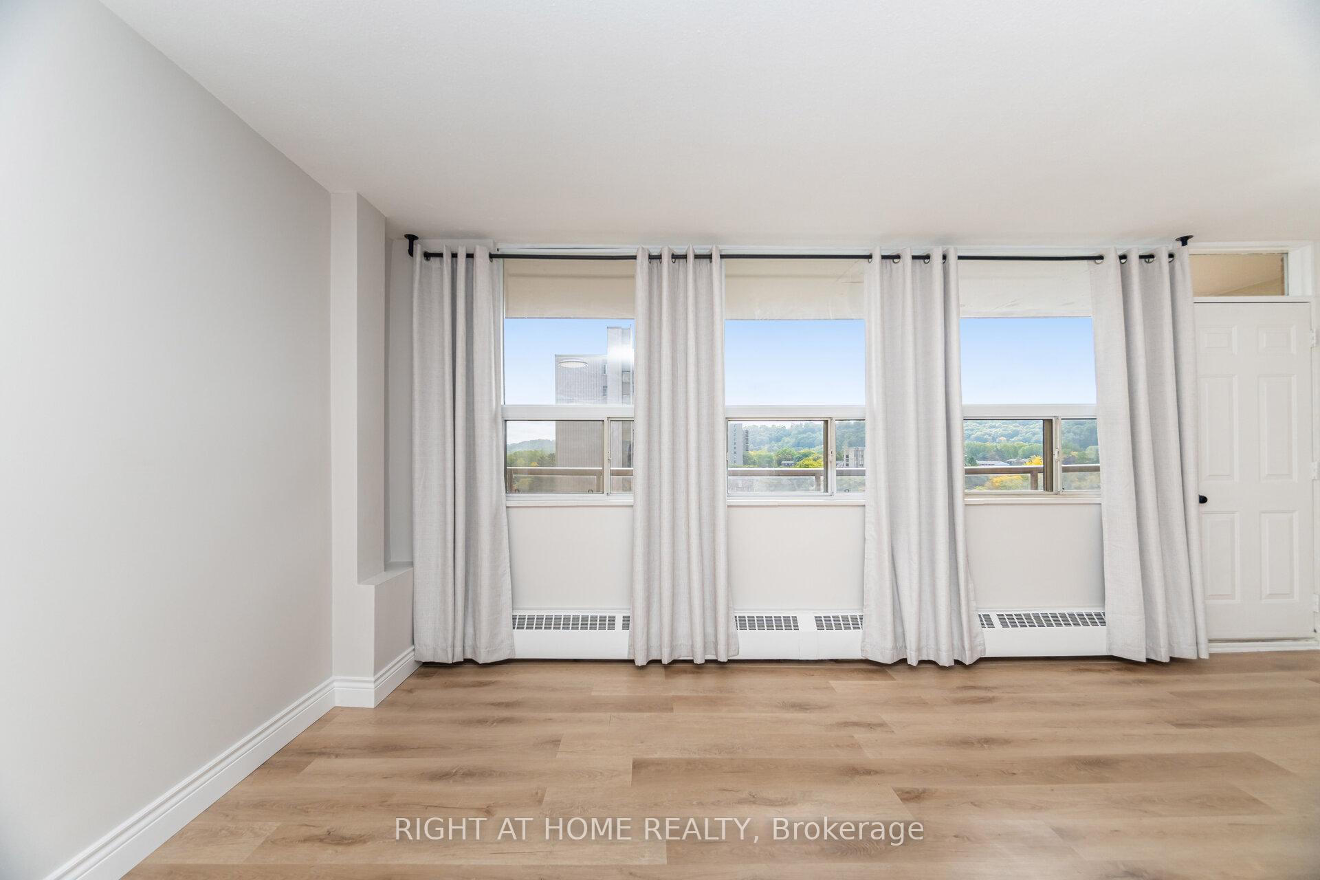 Photo 4 of Unit 605, 15 Nicklaus Drive, Hamilton, Vincent — HOMEH