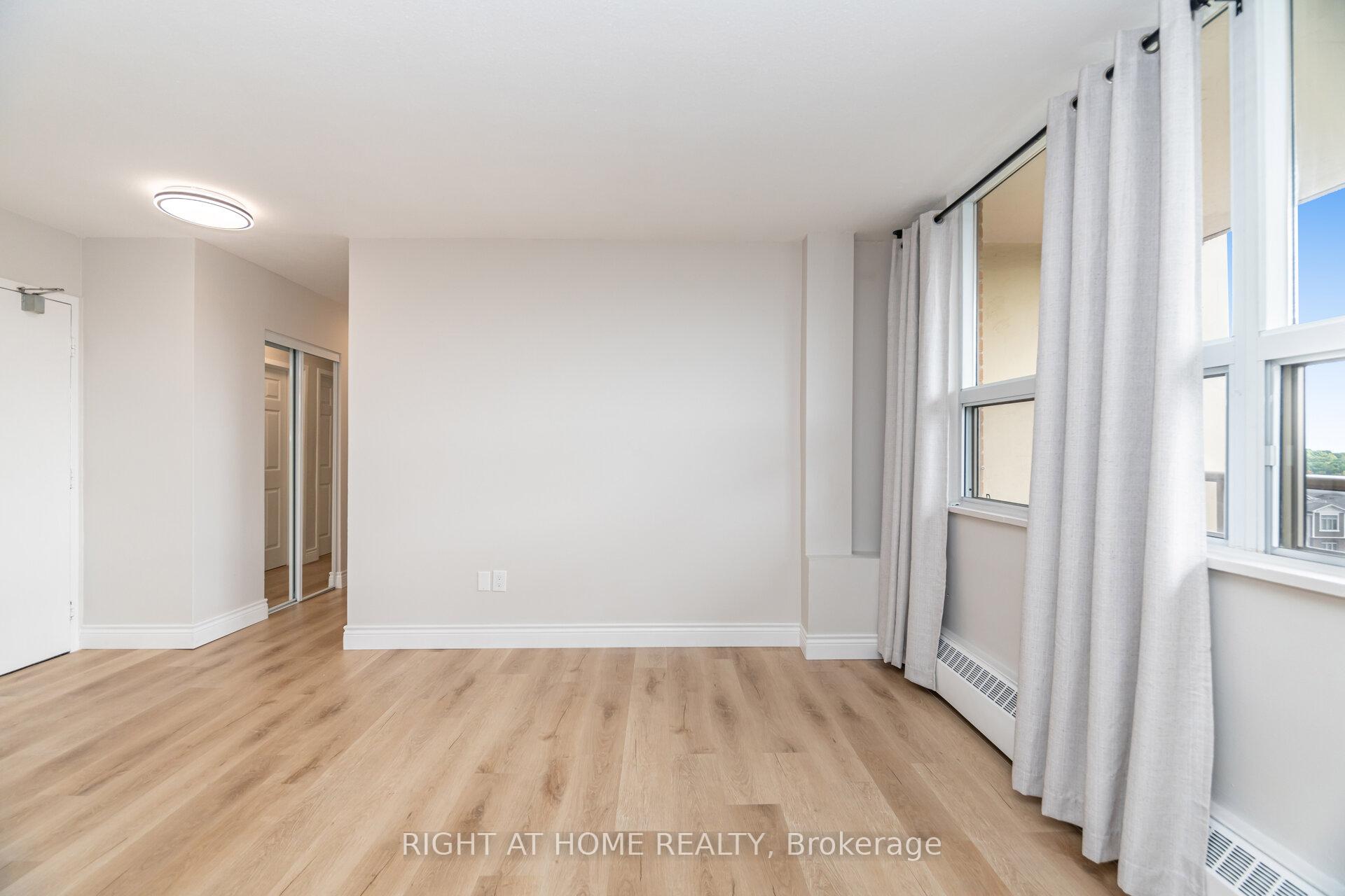 Photo 5 of Unit 605, 15 Nicklaus Drive, Hamilton, Vincent — HOMEH