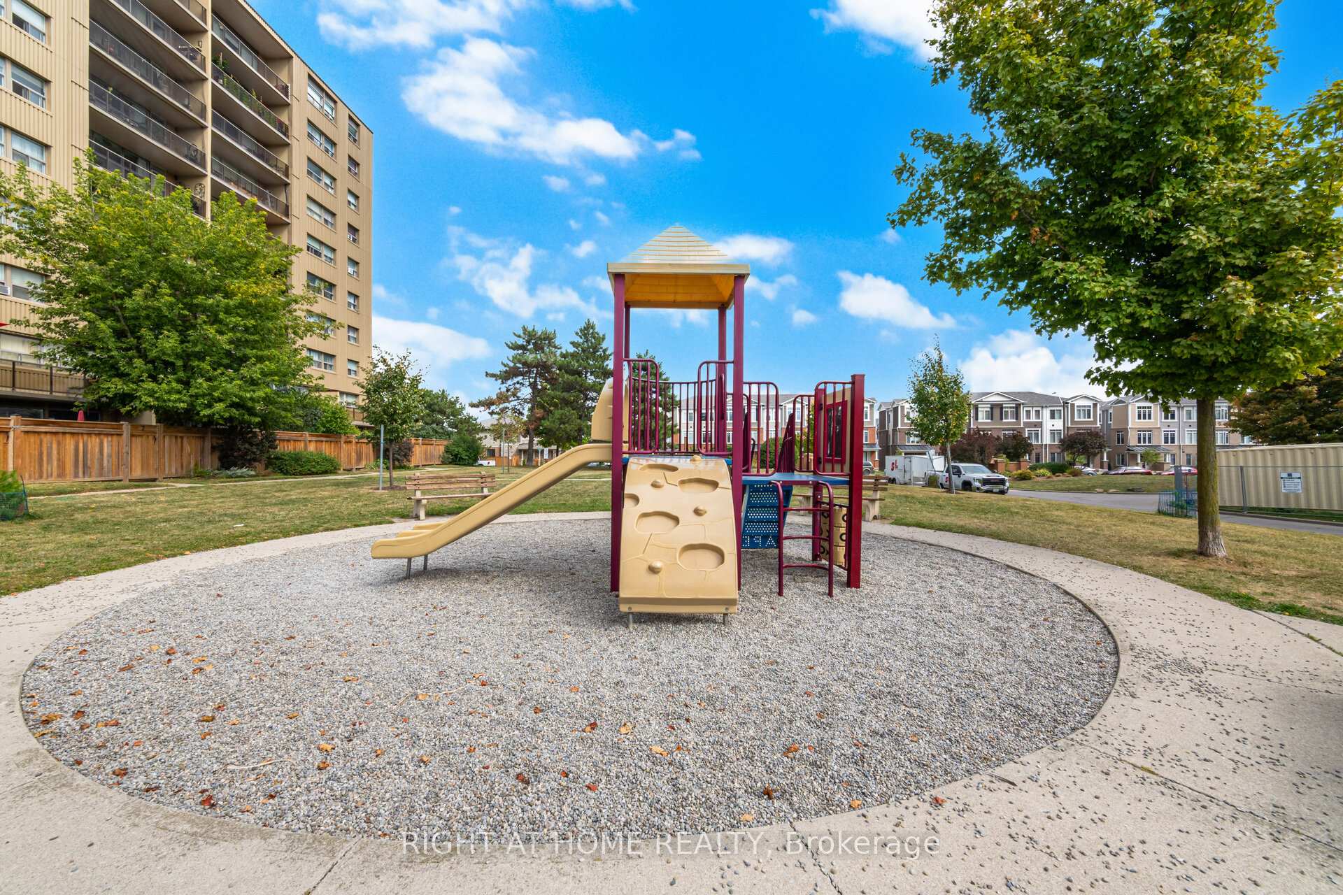 Photo 43 of Unit 605, 15 Nicklaus Drive, Hamilton, Vincent — HOMEH
