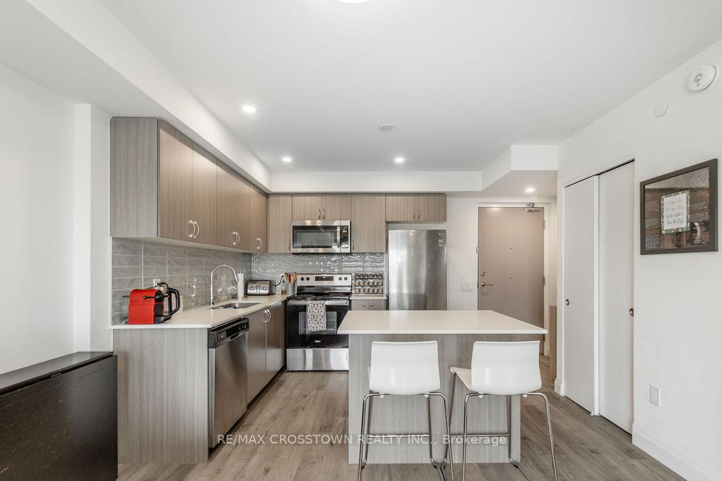 Photo 10 of Unit 716, 58 Lakeside Terrace, Barrie, 400 North — HOMEH