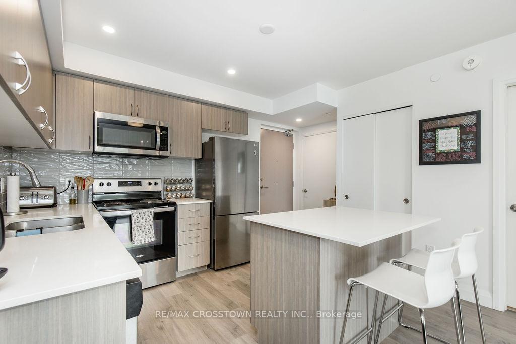 Photo 11 of Unit 716, 58 Lakeside Terrace, Barrie, 400 North — HOMEH