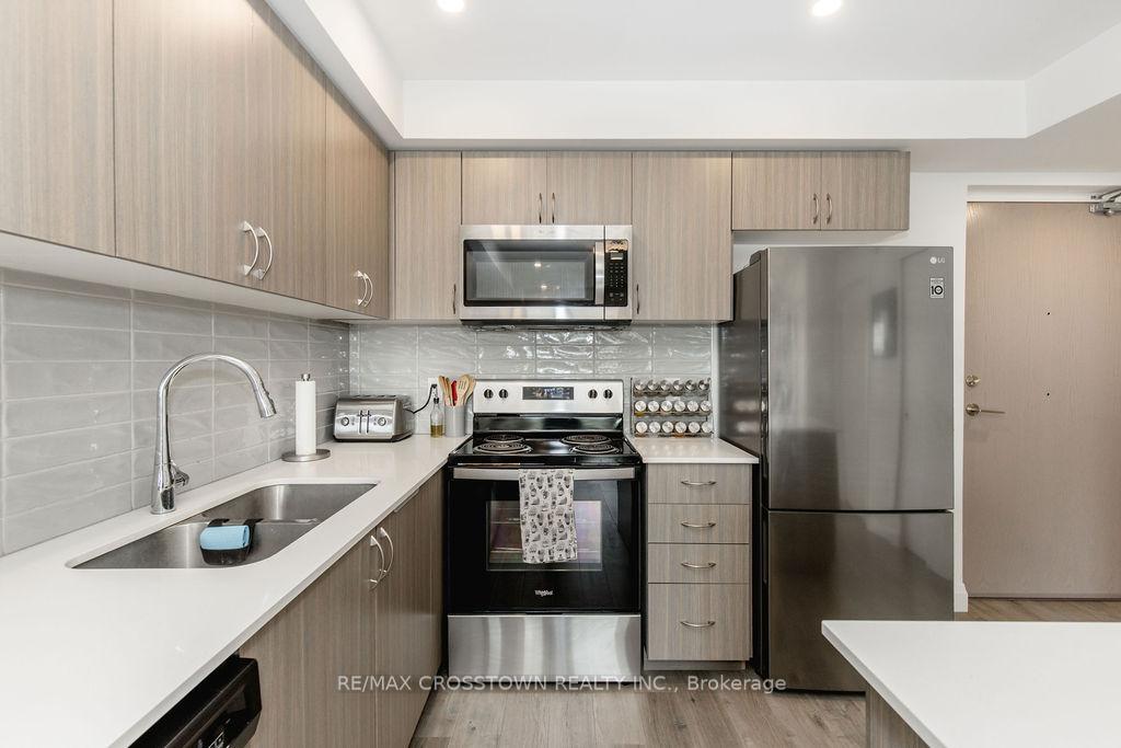 Photo 16 of Unit 716, 58 Lakeside Terrace, Barrie, 400 North — HOMEH