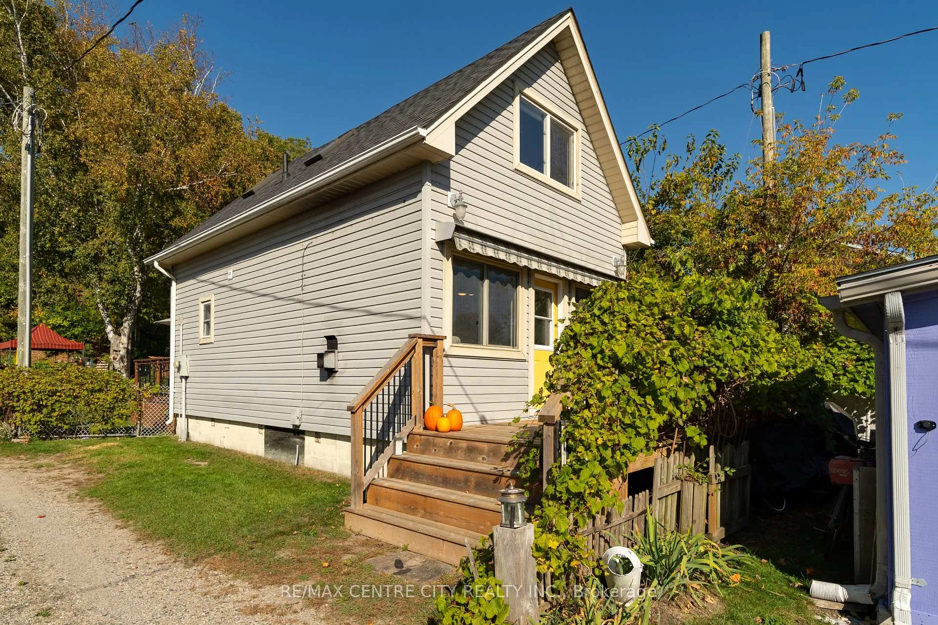 Front of 417 Edith Cavell Boulevard