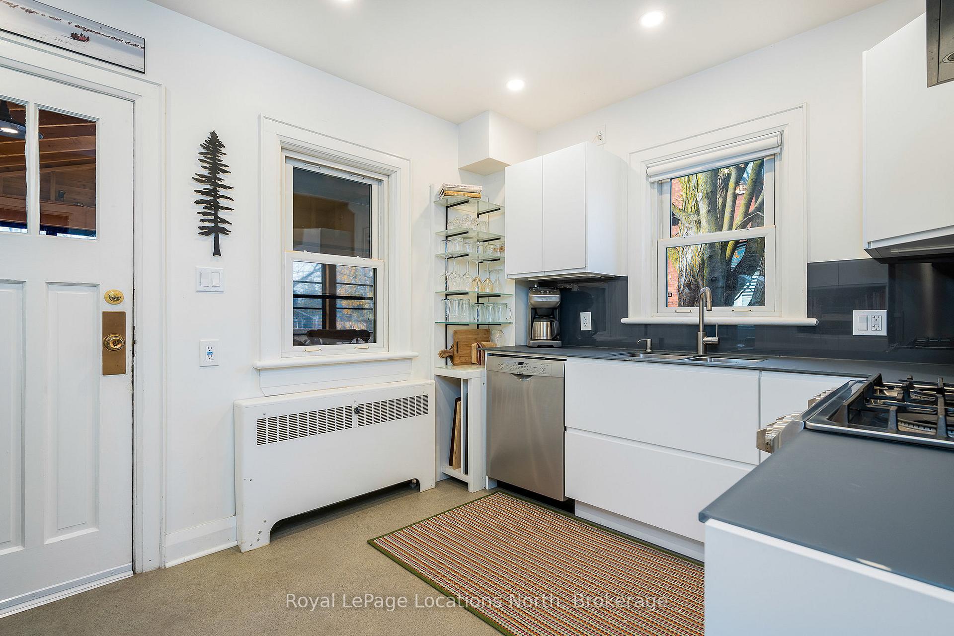 Photo 17 of 384 Saint Marie Street, Collingwood — HOMEH