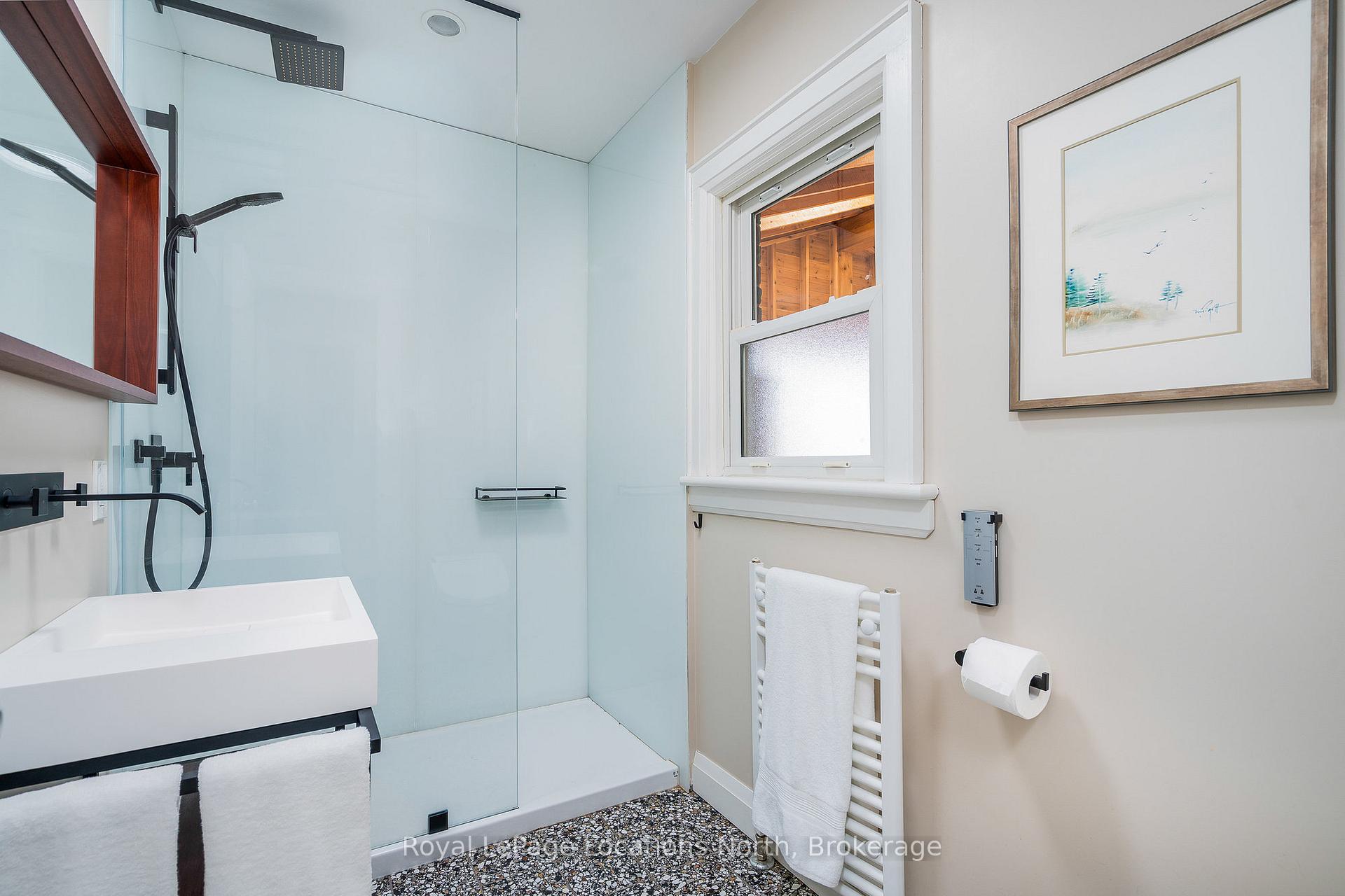 Photo 26 of 384 Saint Marie Street, Collingwood — HOMEH