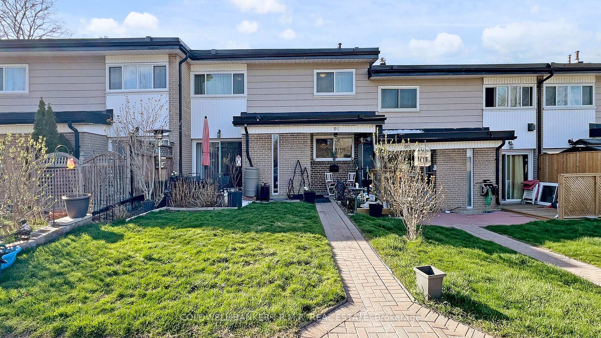 Front of Unit 91, 925 Bayly Street