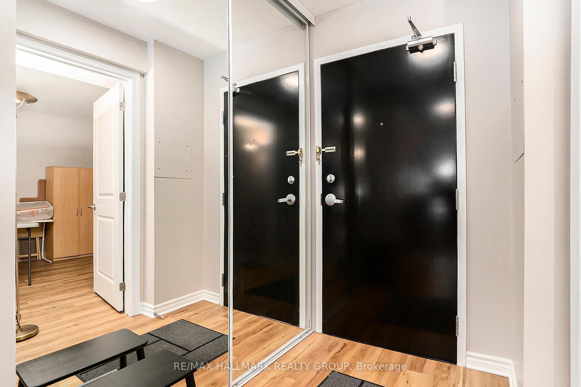 Photo 3 of Unit 409, 314 Central Park Drive, Ottawa, Central Park — HOMEH