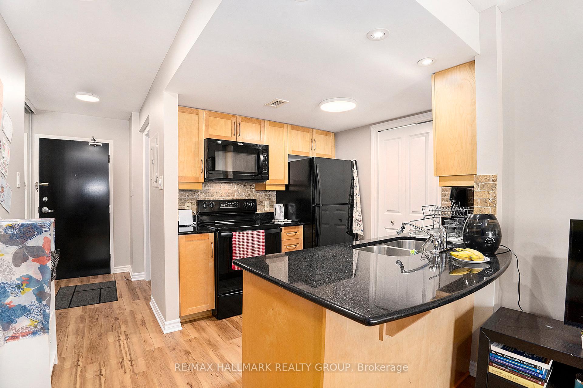 Photo 6 of Unit 409, 314 Central Park Drive, Ottawa, Central Park — HOMEH