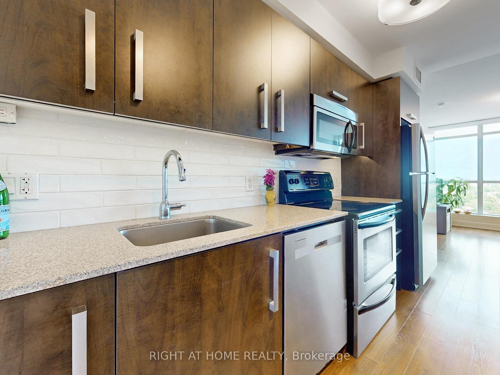 Photo 13 of Unit 2006, 1048 Broadview Avenue, Toronto, Broadview North — HOMEH