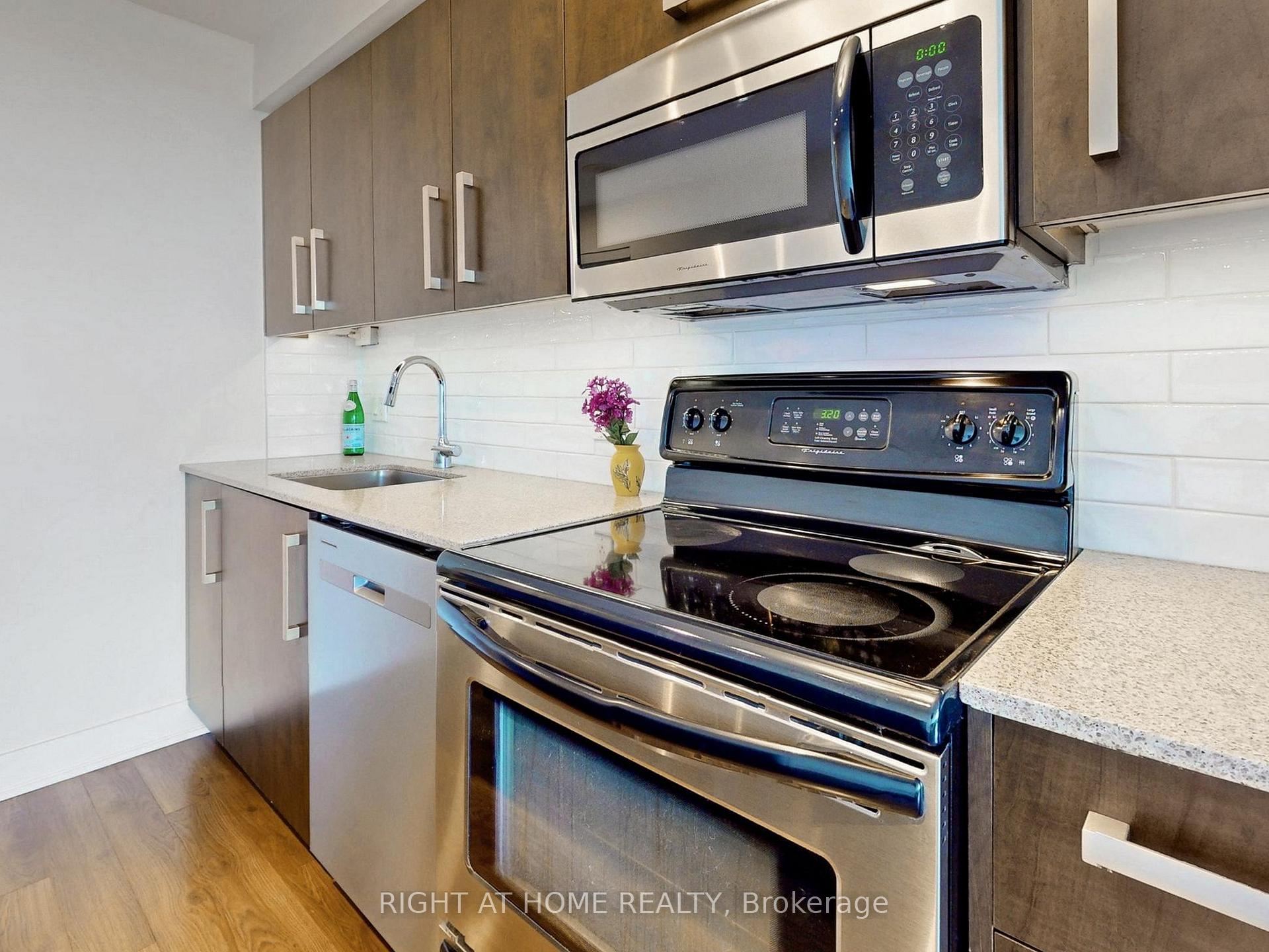 Photo 14 of Unit 2006, 1048 Broadview Avenue, Toronto, Broadview North — HOMEH
