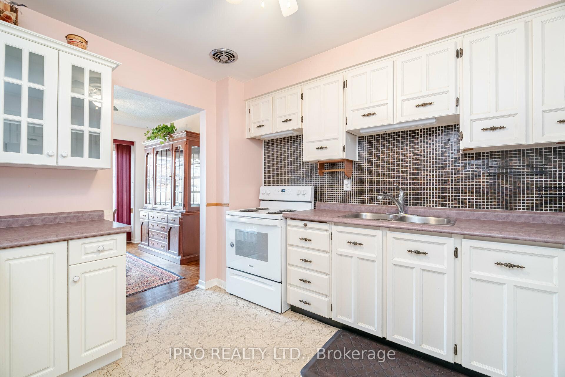 Photo 16 of Unit 53, 318 Laurier Avenue, Milton, Old Milton — HOMEH
