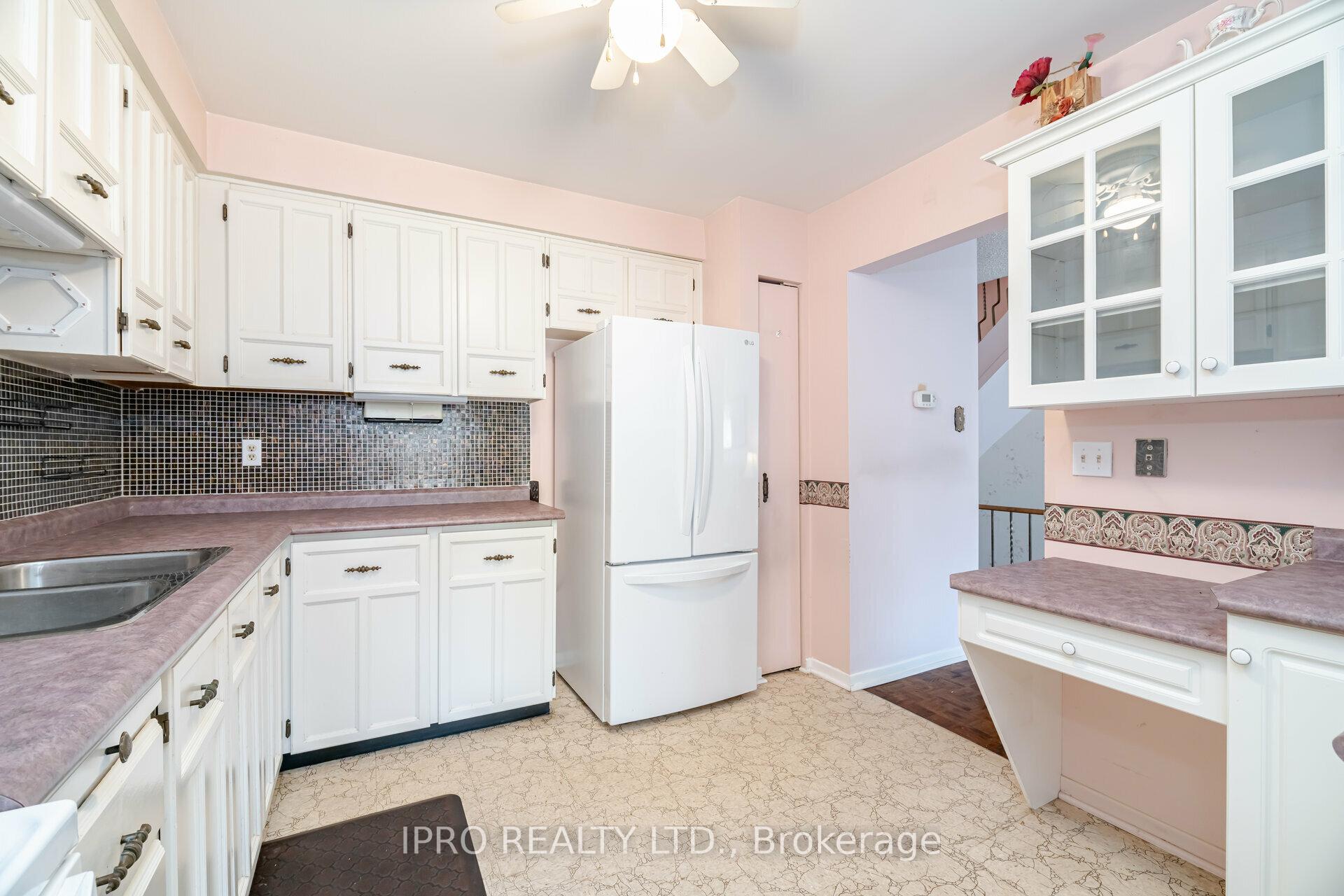 Photo 17 of Unit 53, 318 Laurier Avenue, Milton, Old Milton — HOMEH