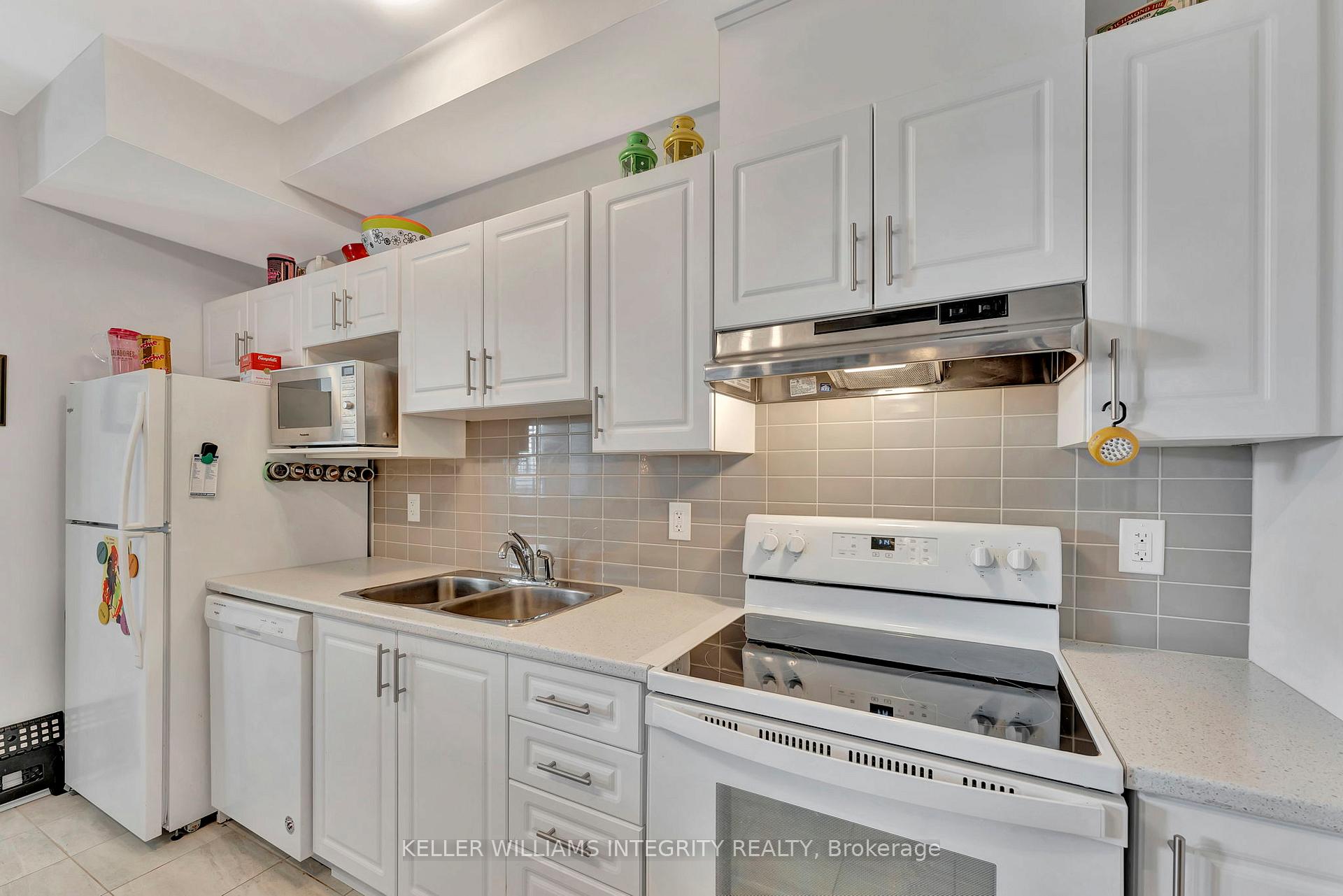 Photo 15 of 40F Jaguar Private, Ottawa, Kanata - Emerald Meadows/Trailwest — HOMEH