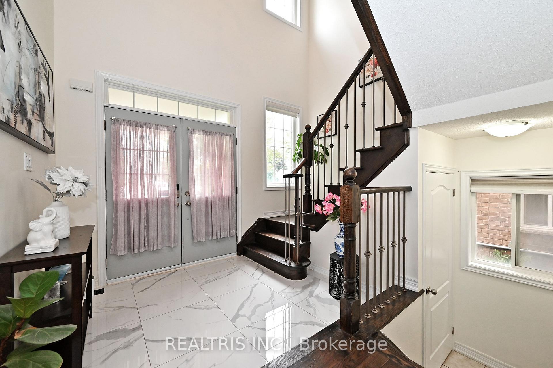 Photo 2 of 10B Hunt Street, Clarington, Bowmanville — HOMEH