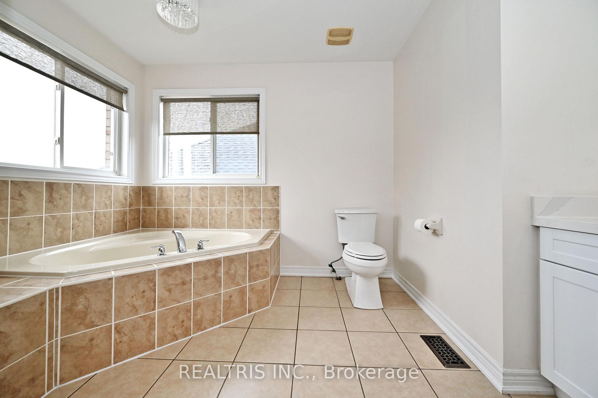 Photo 29 of 10B Hunt Street, Clarington, Bowmanville — HOMEH