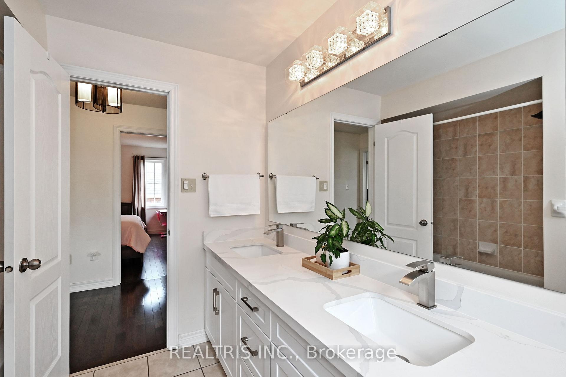 Photo 33 of 10B Hunt Street, Clarington, Bowmanville — HOMEH