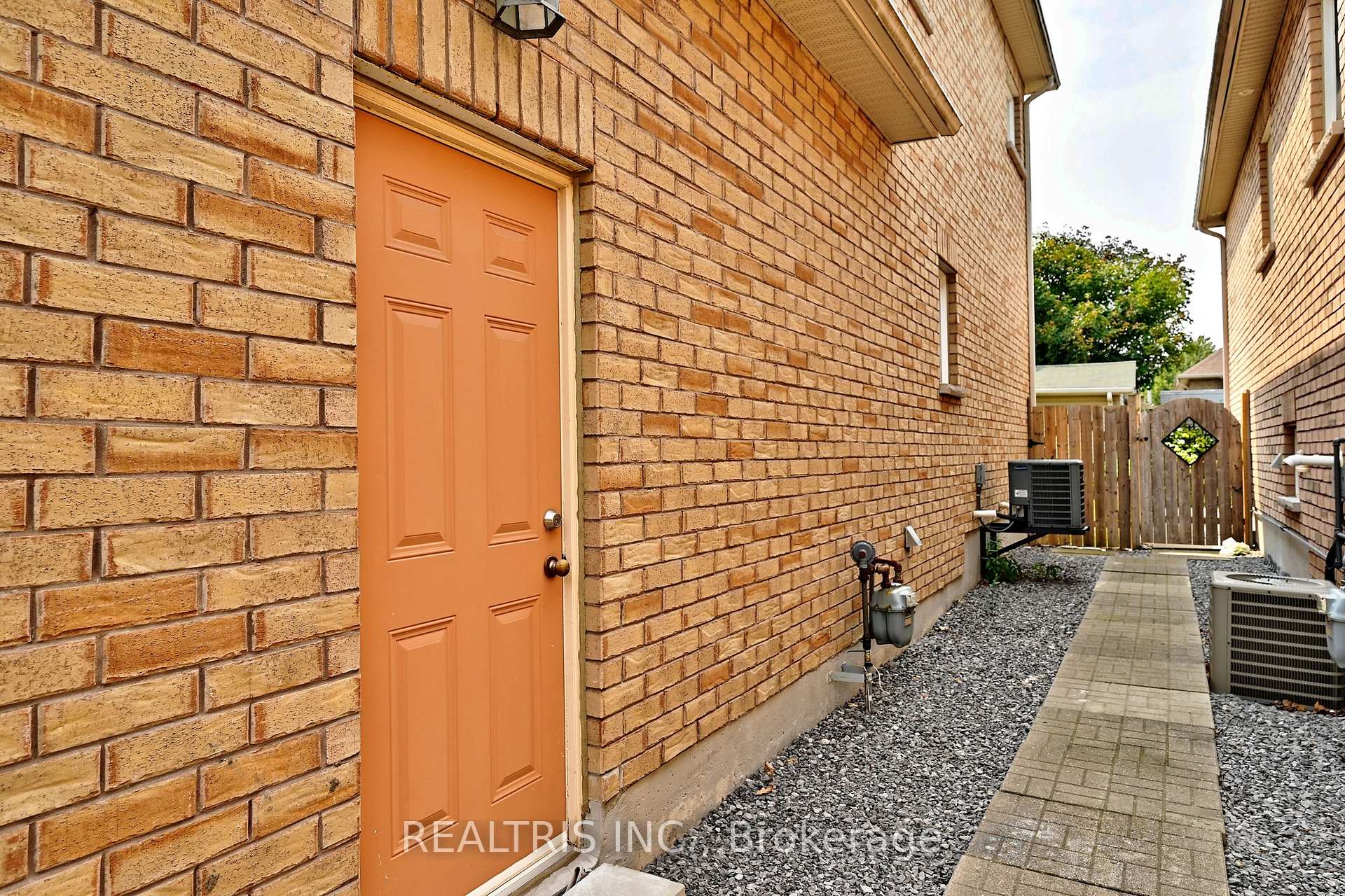 Photo 41 of 10B Hunt Street, Clarington, Bowmanville — HOMEH