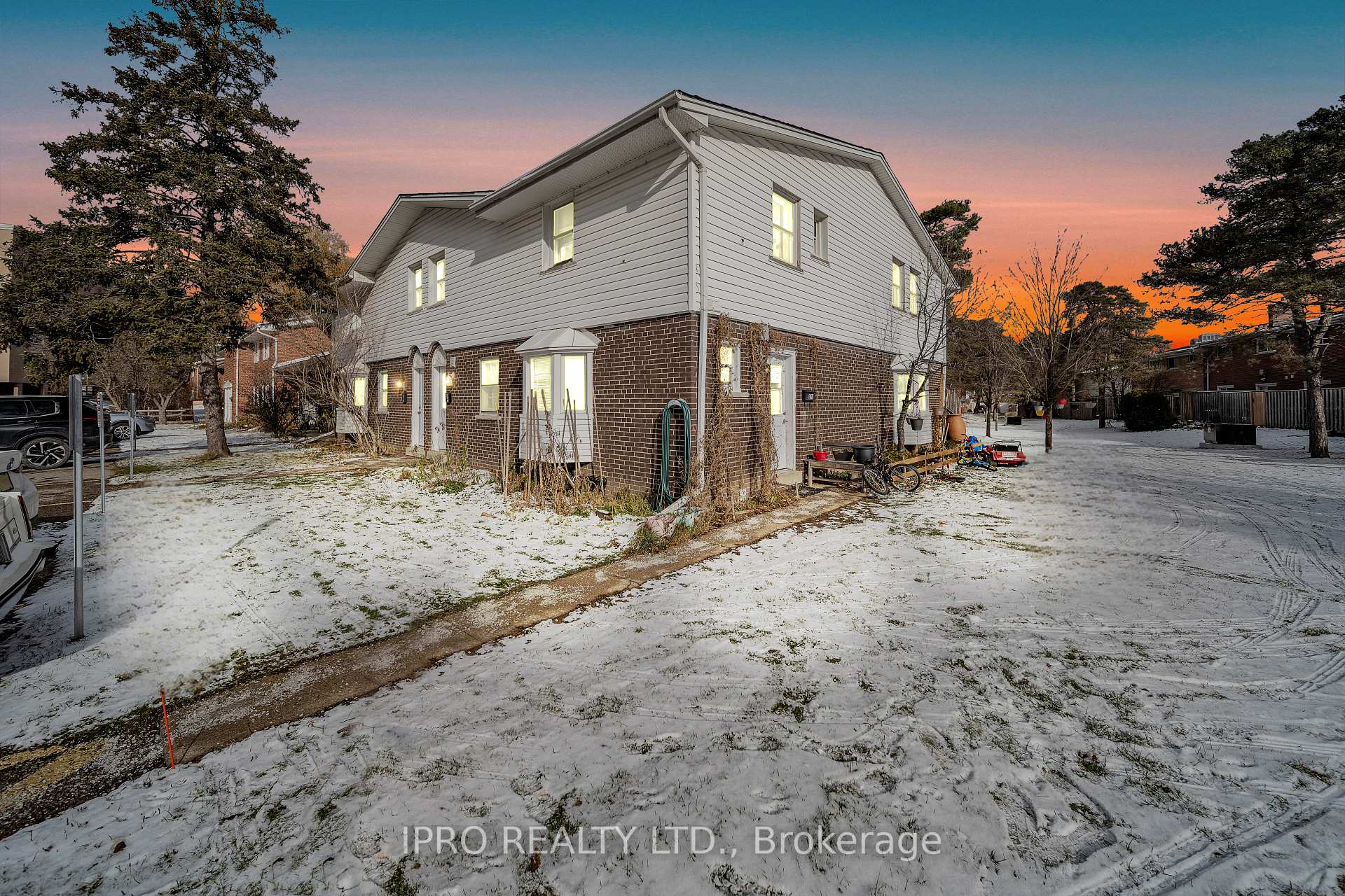 Front of 272 Westcourt Place