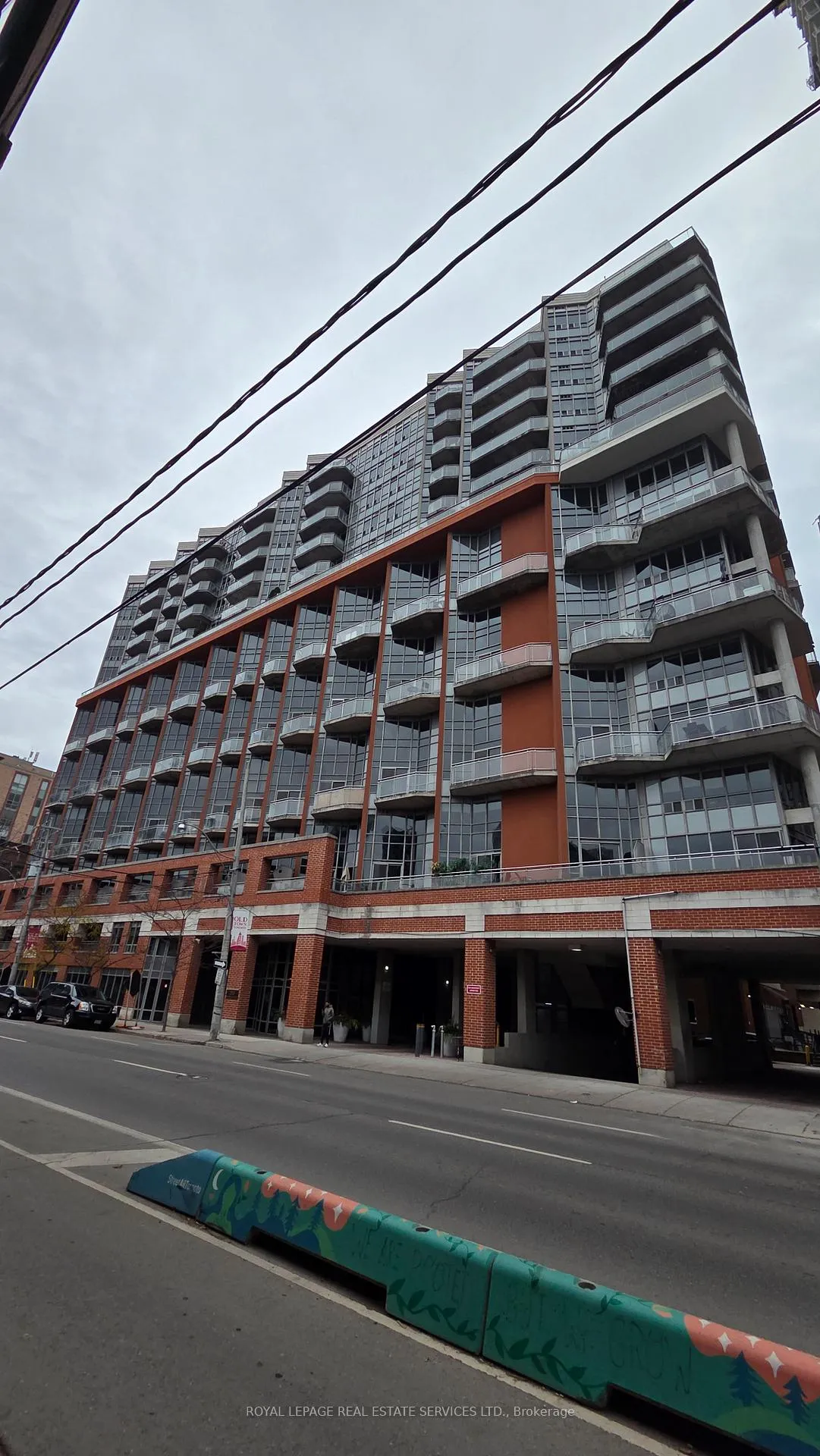 Front of Unit 1116, 255 Richmond Street E