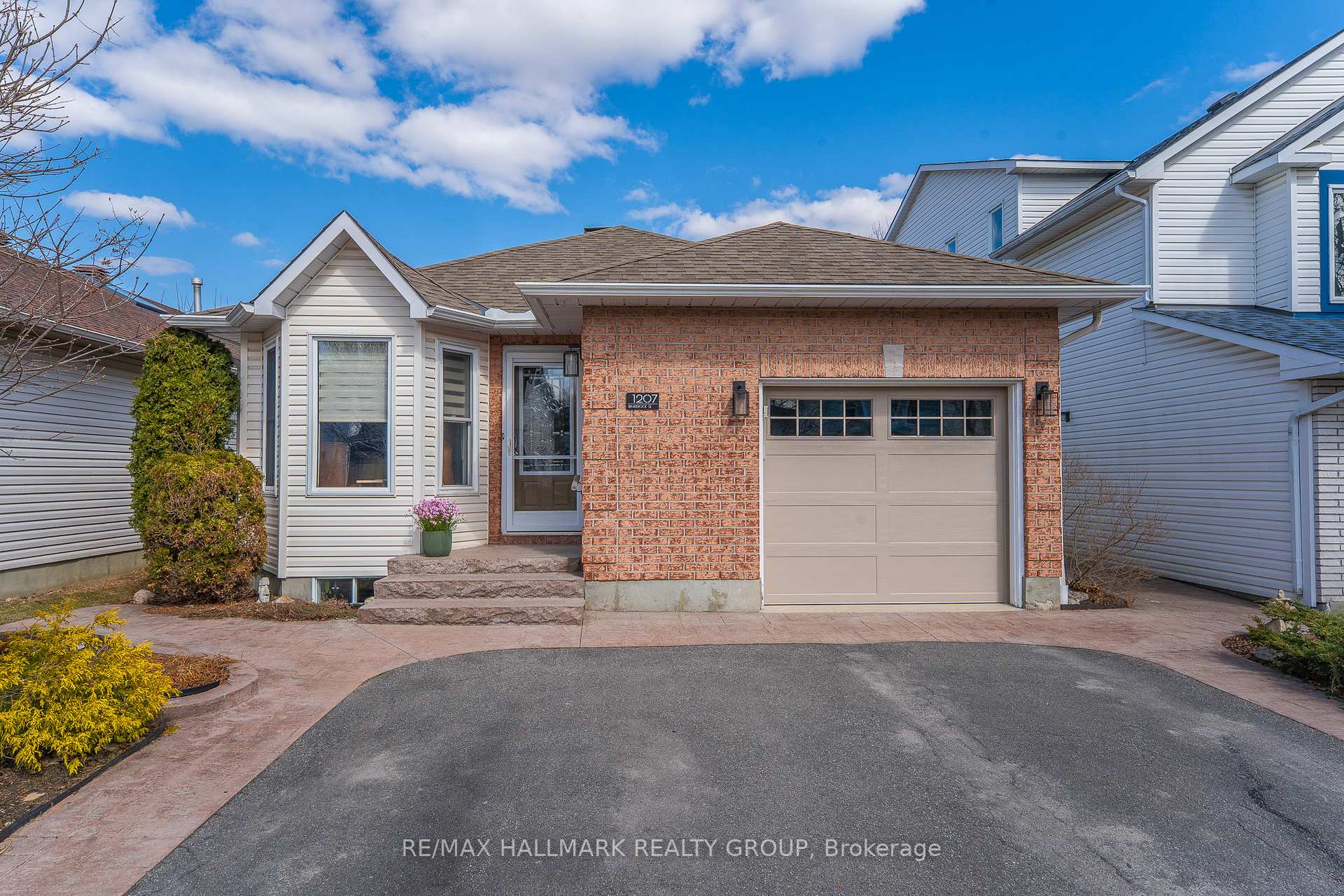 Photo 1 of 1207 Whiterock Street, Ottawa, Carson Grove — HOMEH