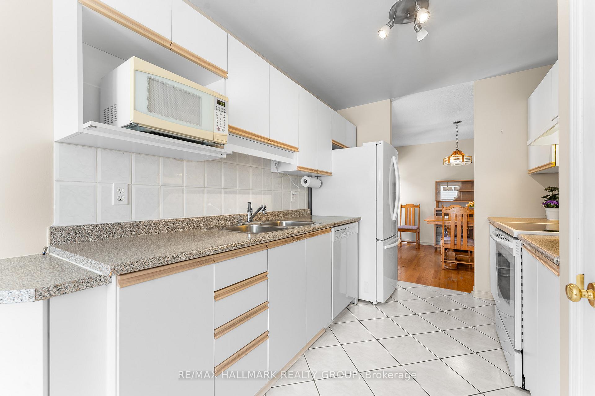 Photo 6 of 1207 Whiterock Street, Ottawa, Carson Grove — HOMEH