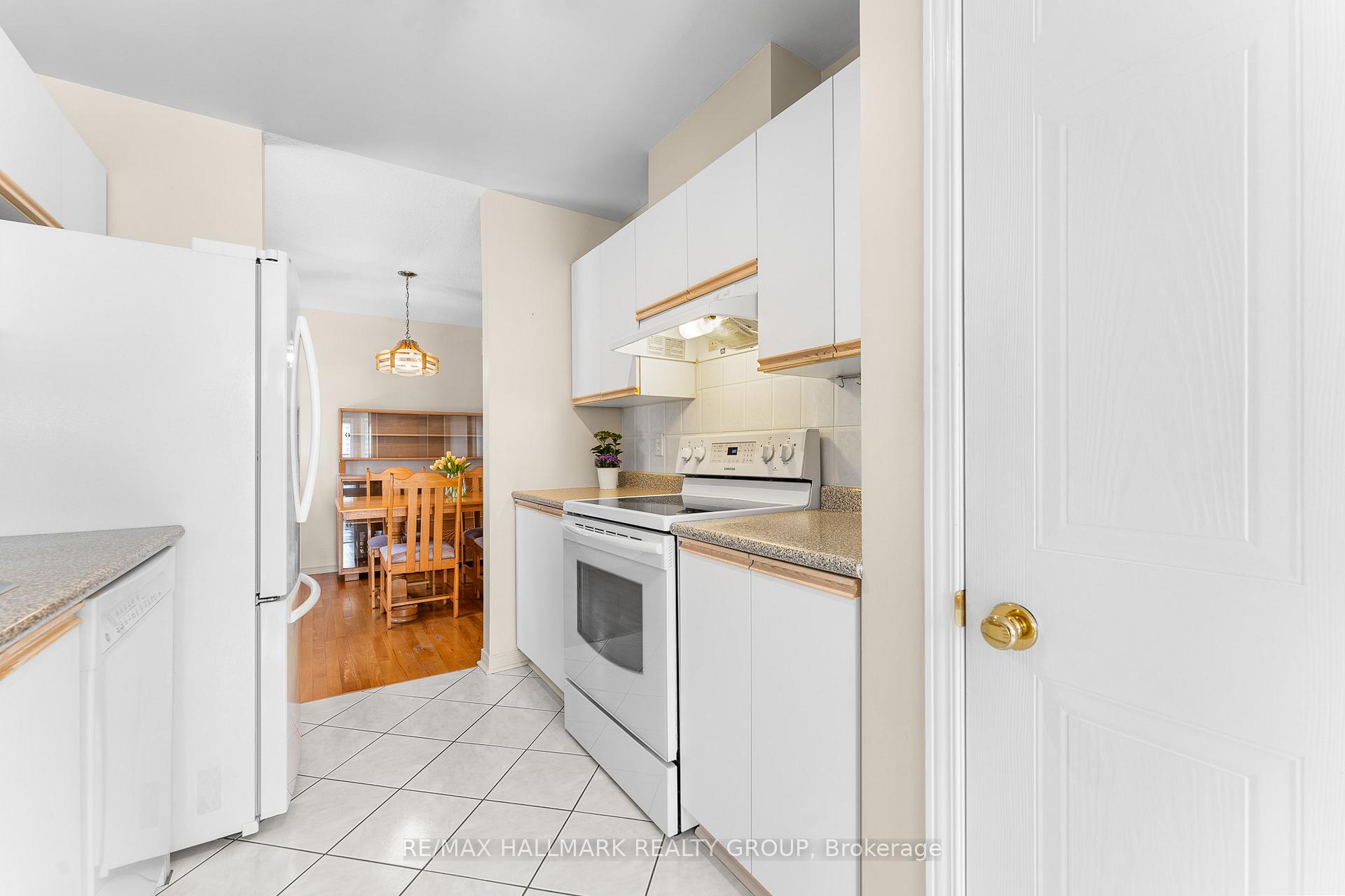 Photo 5 of 1207 Whiterock Street, Ottawa, Carson Grove — HOMEH