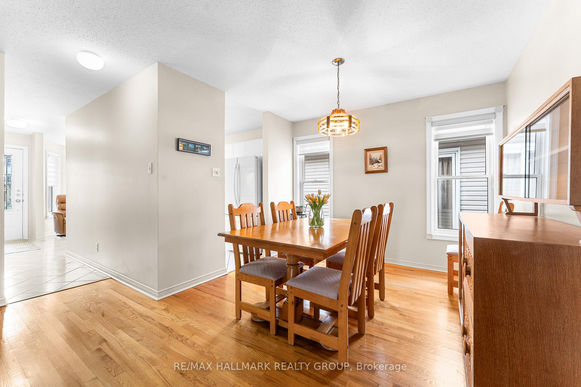 Photo 10 of 1207 Whiterock Street, Ottawa, Carson Grove — HOMEH