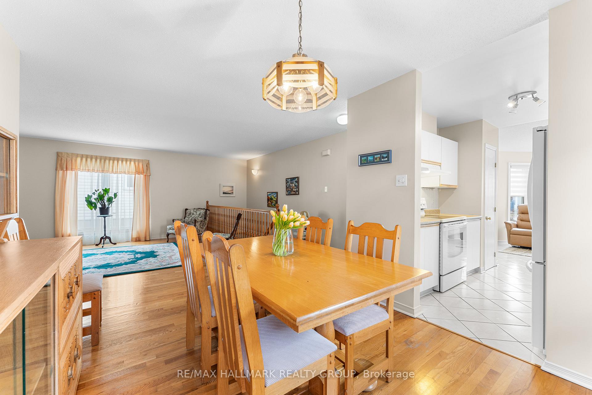 Photo 12 of 1207 Whiterock Street, Ottawa, Carson Grove — HOMEH