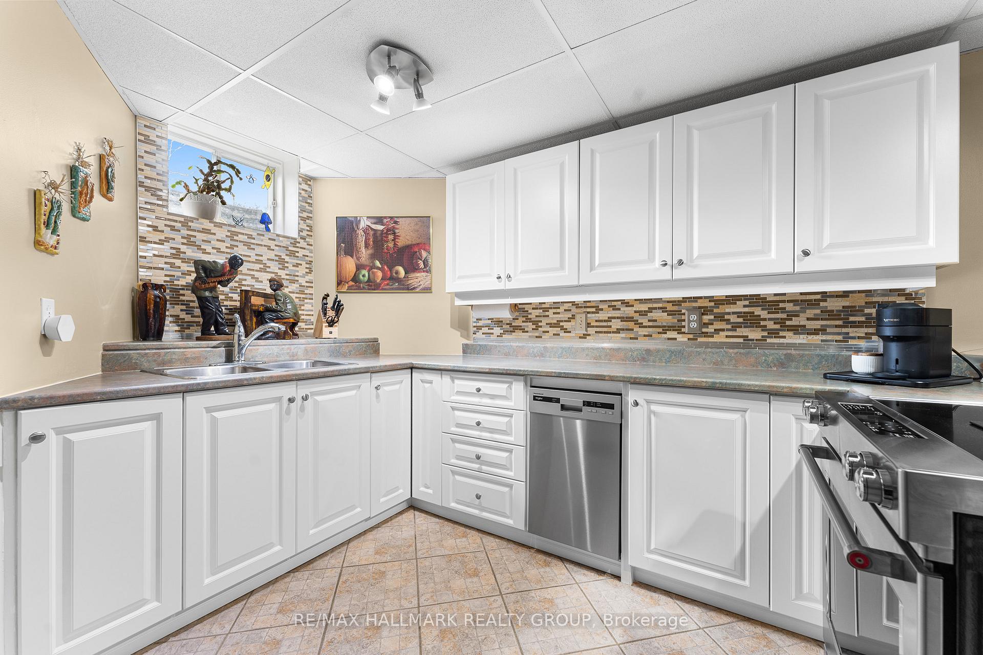 Photo 19 of 1207 Whiterock Street, Ottawa, Carson Grove — HOMEH