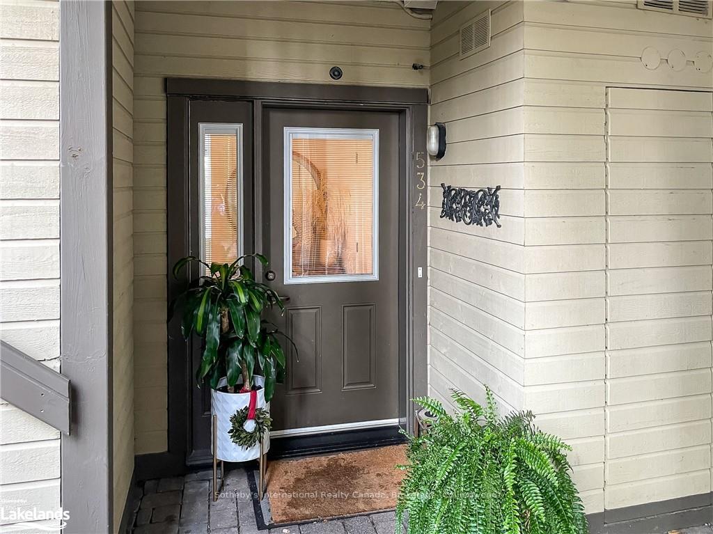 Front of 534 Mariners Way