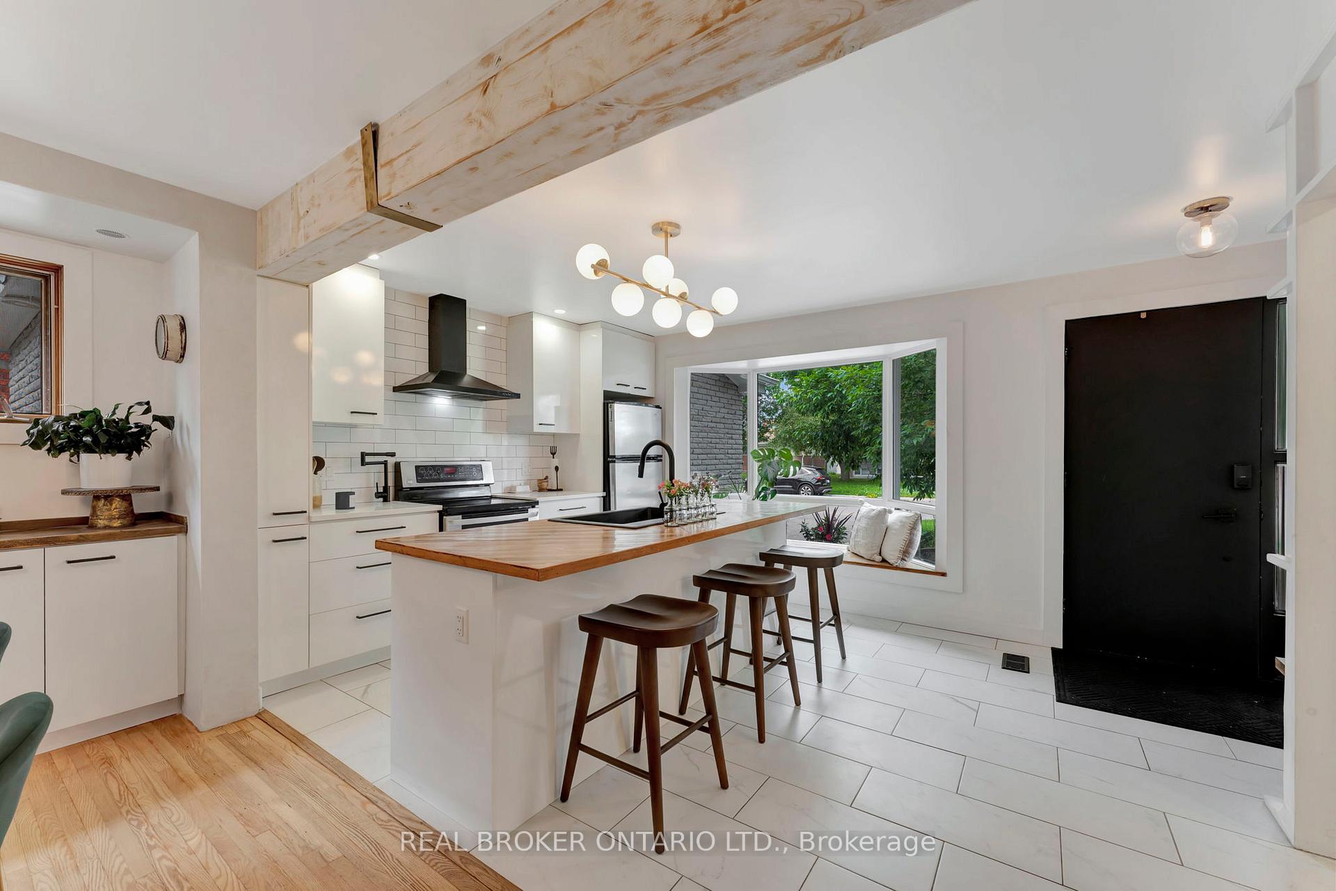 Photo 3 of Unit B, 6 Ashburn Drive, Ottawa, Borden Farm/Stewart Farm/Carleton Heights/Parkwood Hills — HOMEH