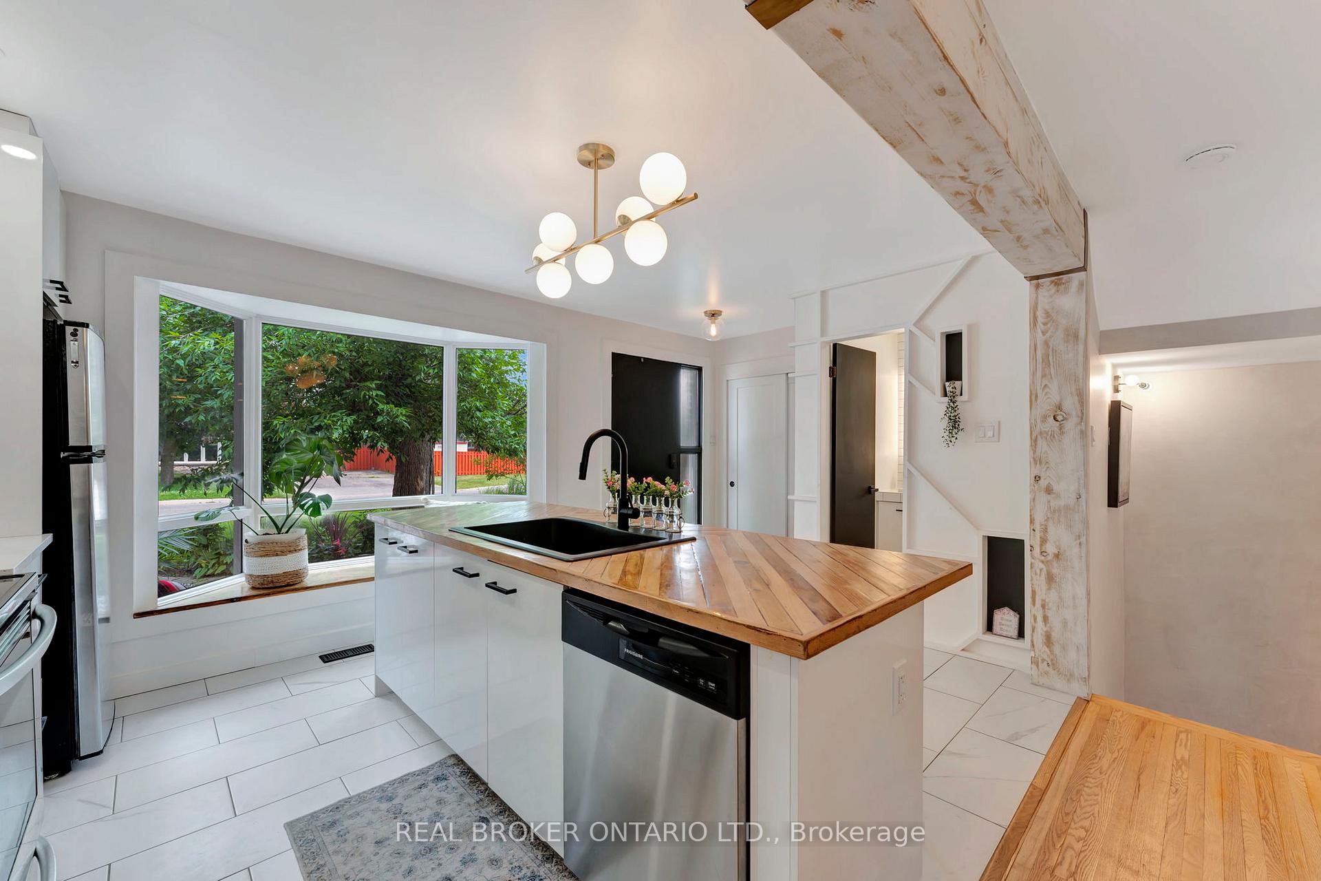 Photo 4 of Unit B, 6 Ashburn Drive, Ottawa, Borden Farm/Stewart Farm/Carleton Heights/Parkwood Hills — HOMEH
