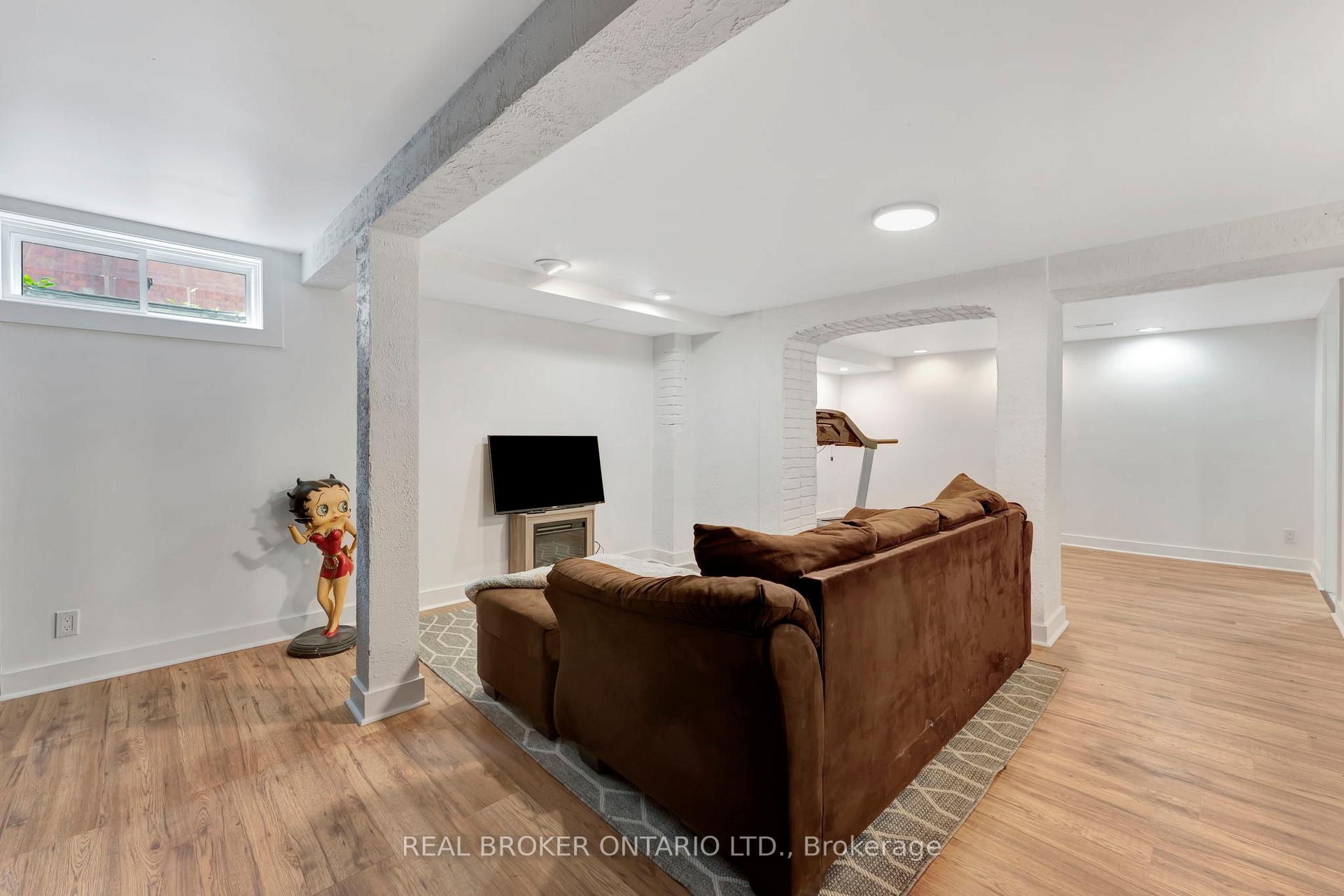 Photo 30 of Unit B, 6 Ashburn Drive, Ottawa, Borden Farm/Stewart Farm/Carleton Heights/Parkwood Hills — HOMEH