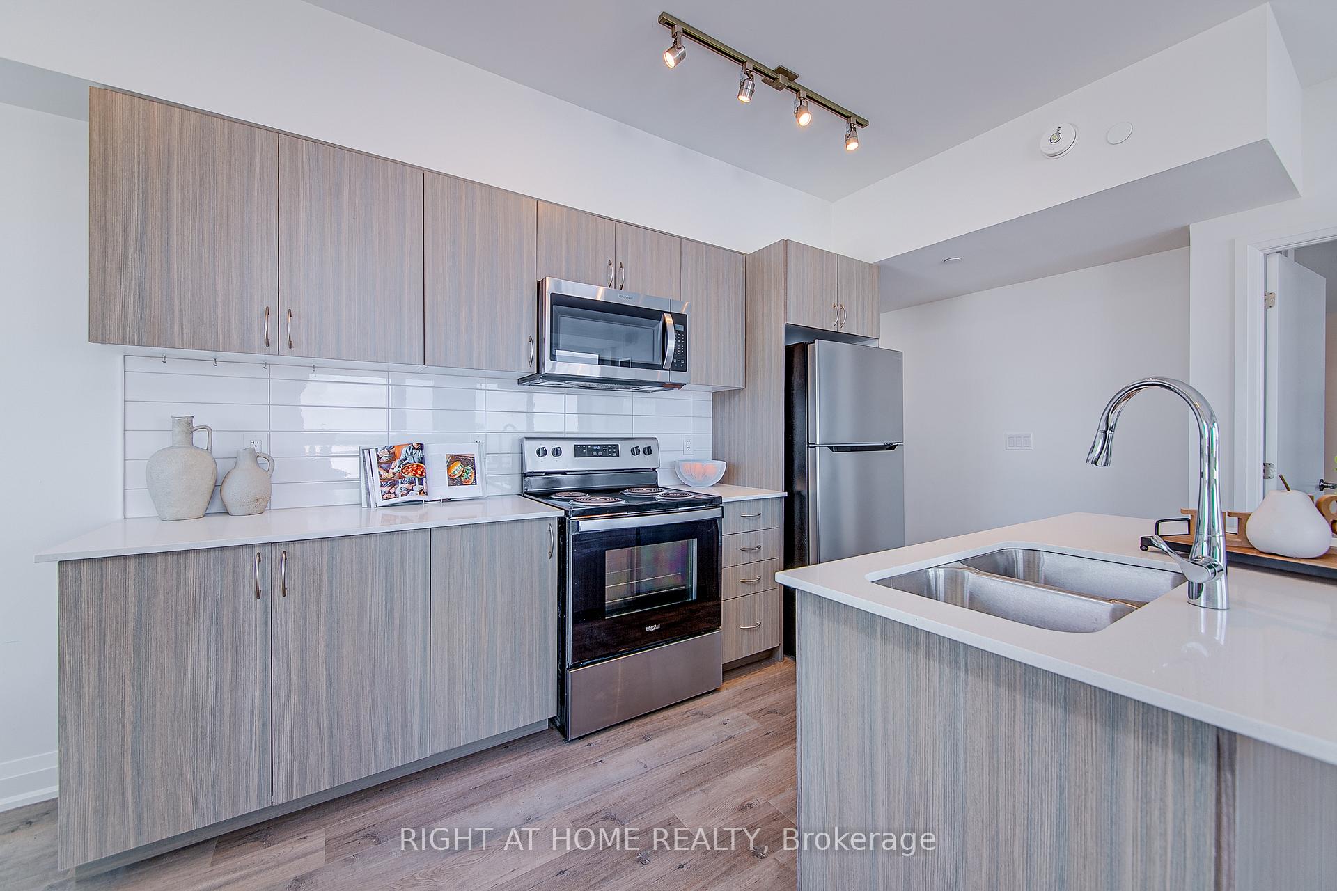 Photo 6 of Unit 1006, 58 Lakeside Terrace, Barrie, Little Lake — HOMEH