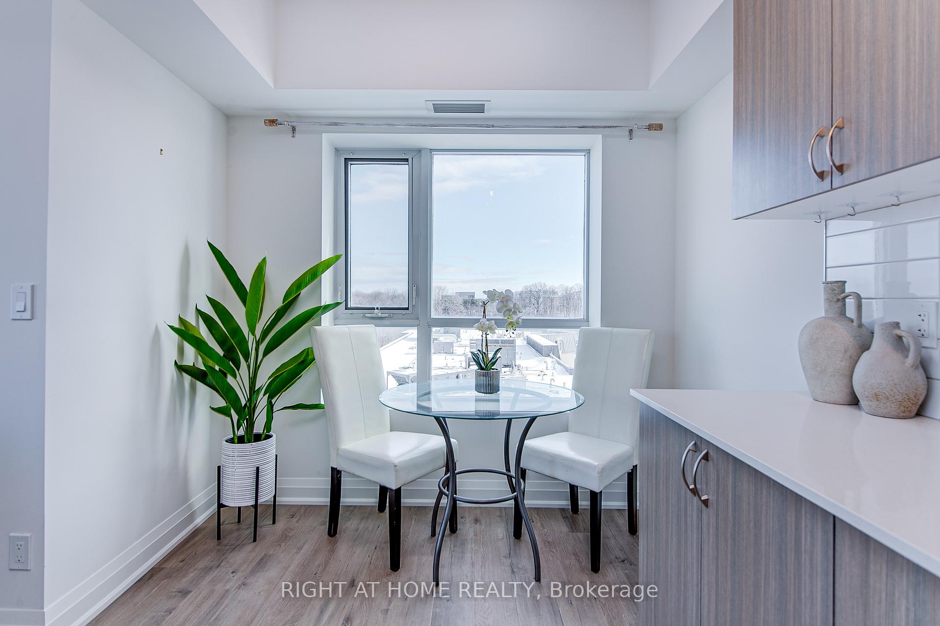 Photo 8 of Unit 1006, 58 Lakeside Terrace, Barrie, Little Lake — HOMEH