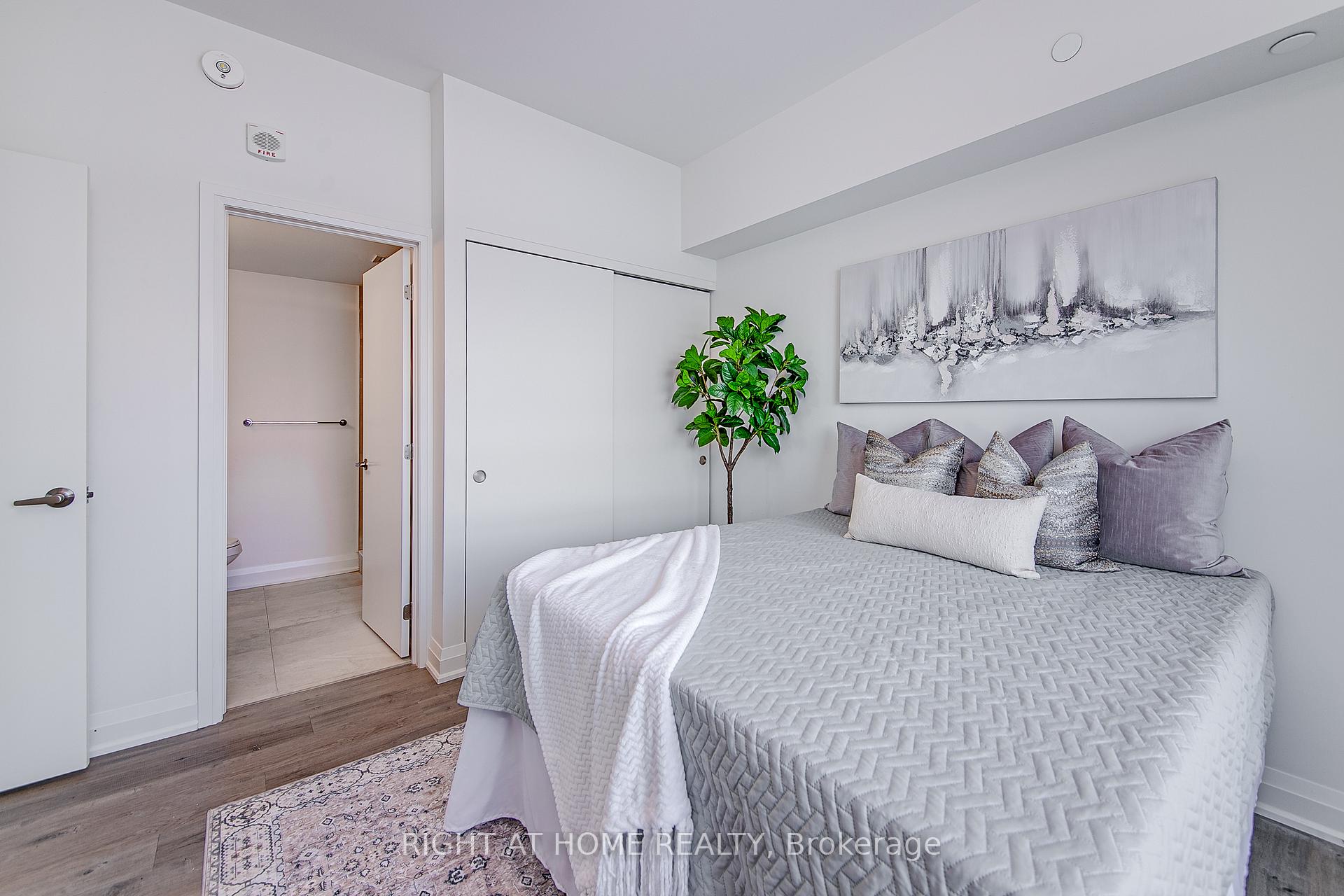 Photo 12 of Unit 1006, 58 Lakeside Terrace, Barrie, Little Lake — HOMEH