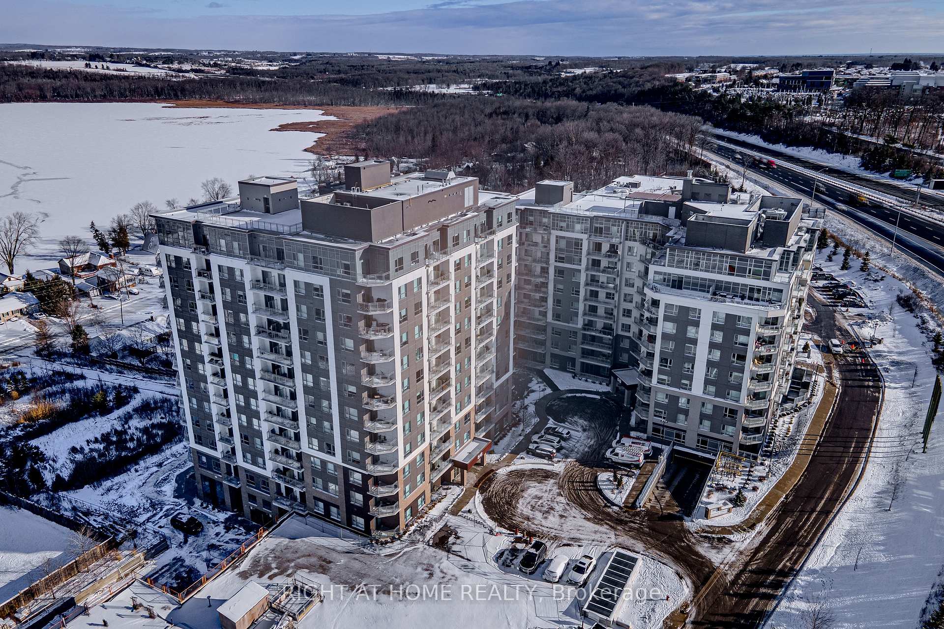 Photo 31 of Unit 1006, 58 Lakeside Terrace, Barrie, Little Lake — HOMEH