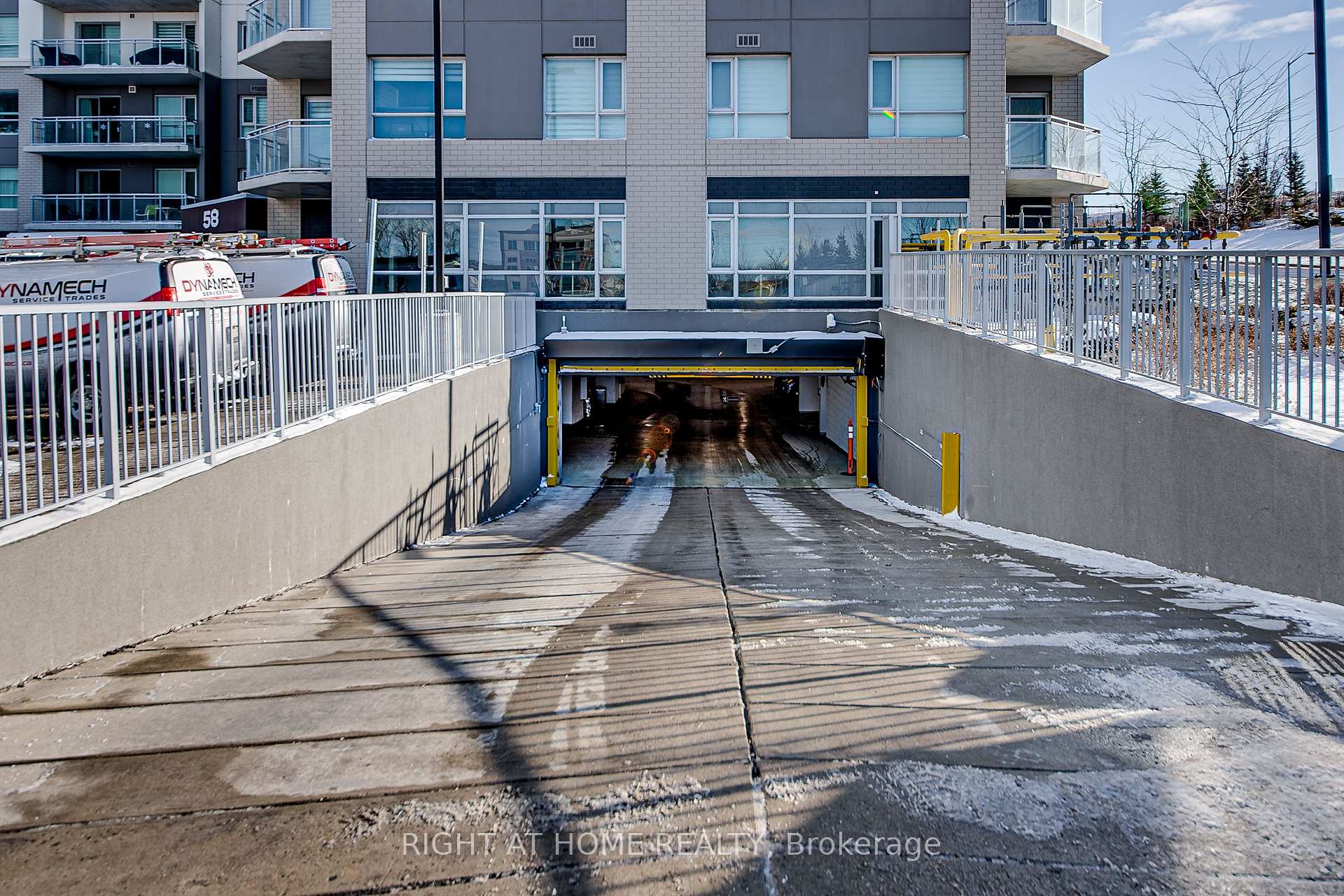 Photo 32 of Unit 1006, 58 Lakeside Terrace, Barrie, Little Lake — HOMEH