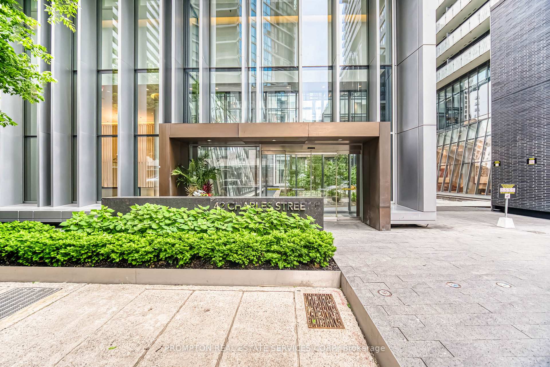 Photo 3 of Unit 2105, 42 Charles Street E, Toronto, Church-Yonge Corridor — HOMEH