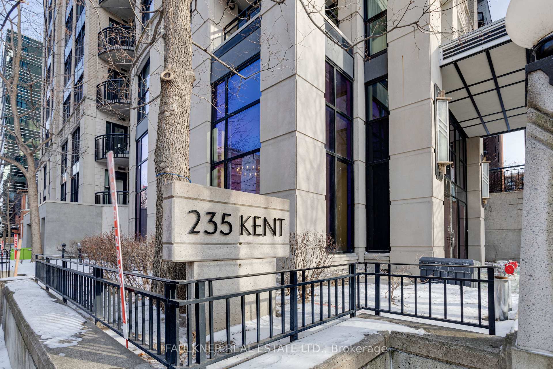 Front of Unit 712, 235 Kent Street