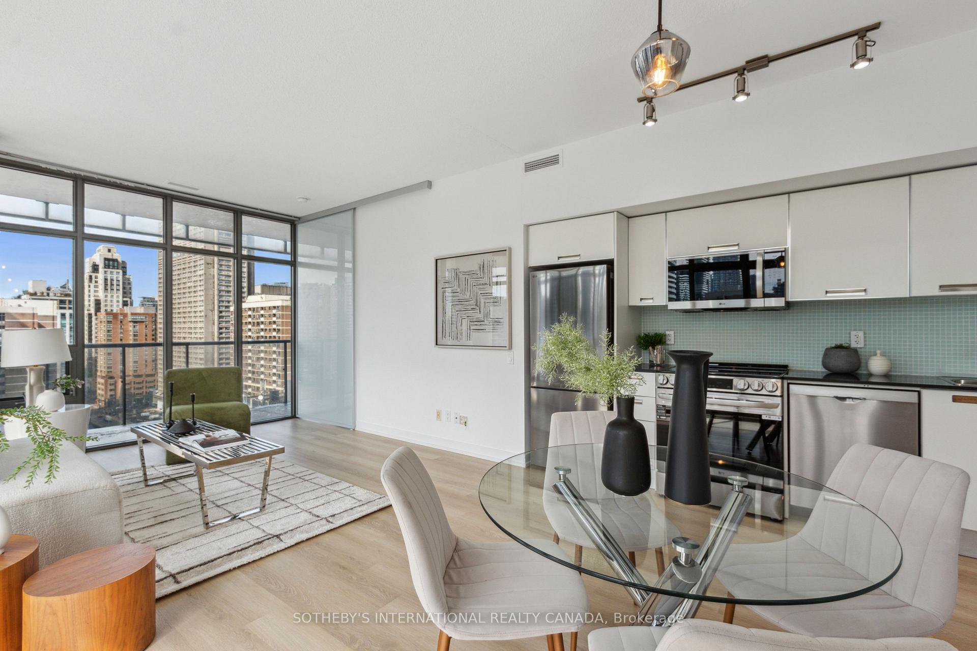 Photo 5 of Unit 1605, 33 Charles Street E, Toronto, Church-Yonge Corridor — HOMEH